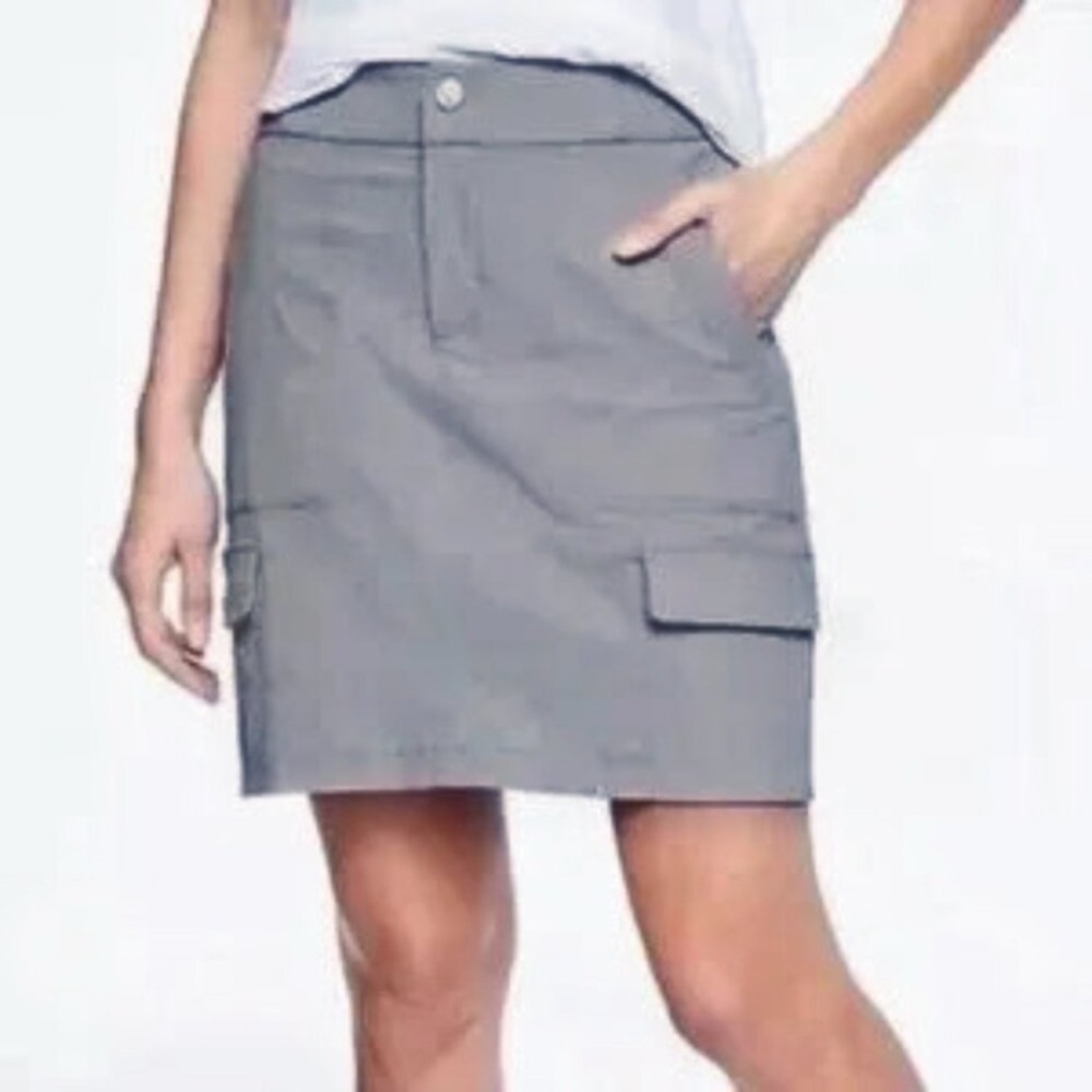 Athleta Trekkie Skort Size 10 Gray Hiking Skirt Travel Cargo Pockets Gorpcore